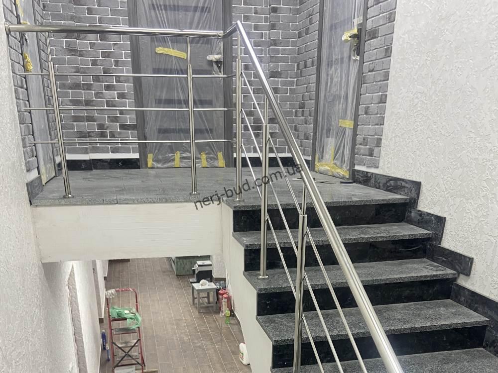 Перила з нержавійки на 3 наповнення D42 Перила з нержавійки на 3 наповнення фото