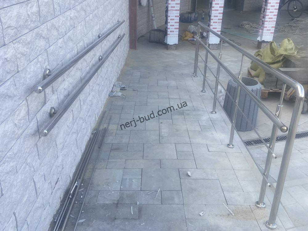 Перила из нержавейки пристенный поручень D38 Перила из нержавейки пристенный поручень фото 1