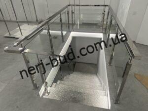 Перила зі склом для сходів фото