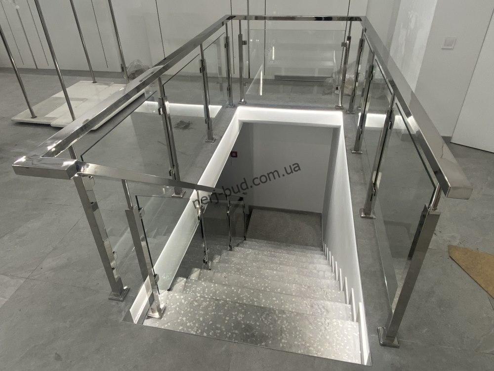 Перила зі склом для сходів Перила зі склом для сходів фото