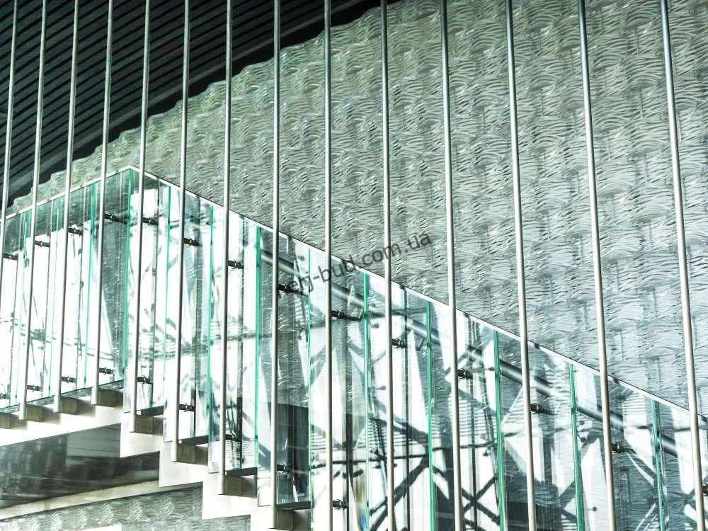 Вуличні перила зі склом Вуличні перила зі склом фото