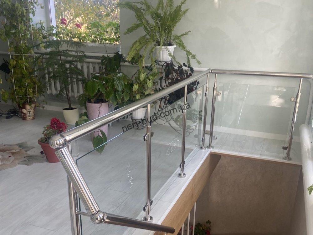 Перила зі склом для балконів фото